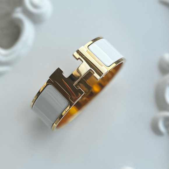 Hermes Bracelet- Circumference: Circumference: 6.9" | Width: 0.79" - Picture 3 of 13